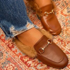 Tan fur pendant mule